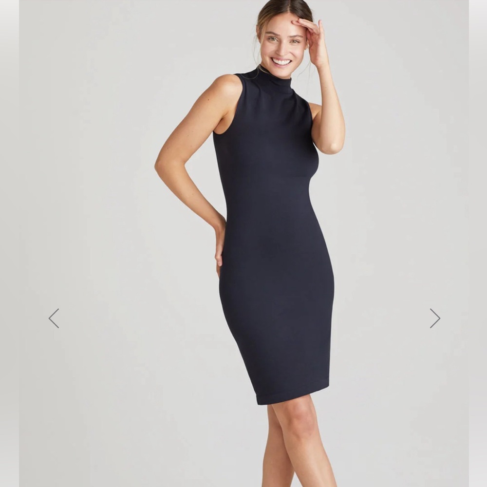 Black smoothing bodycon sleeveless dress